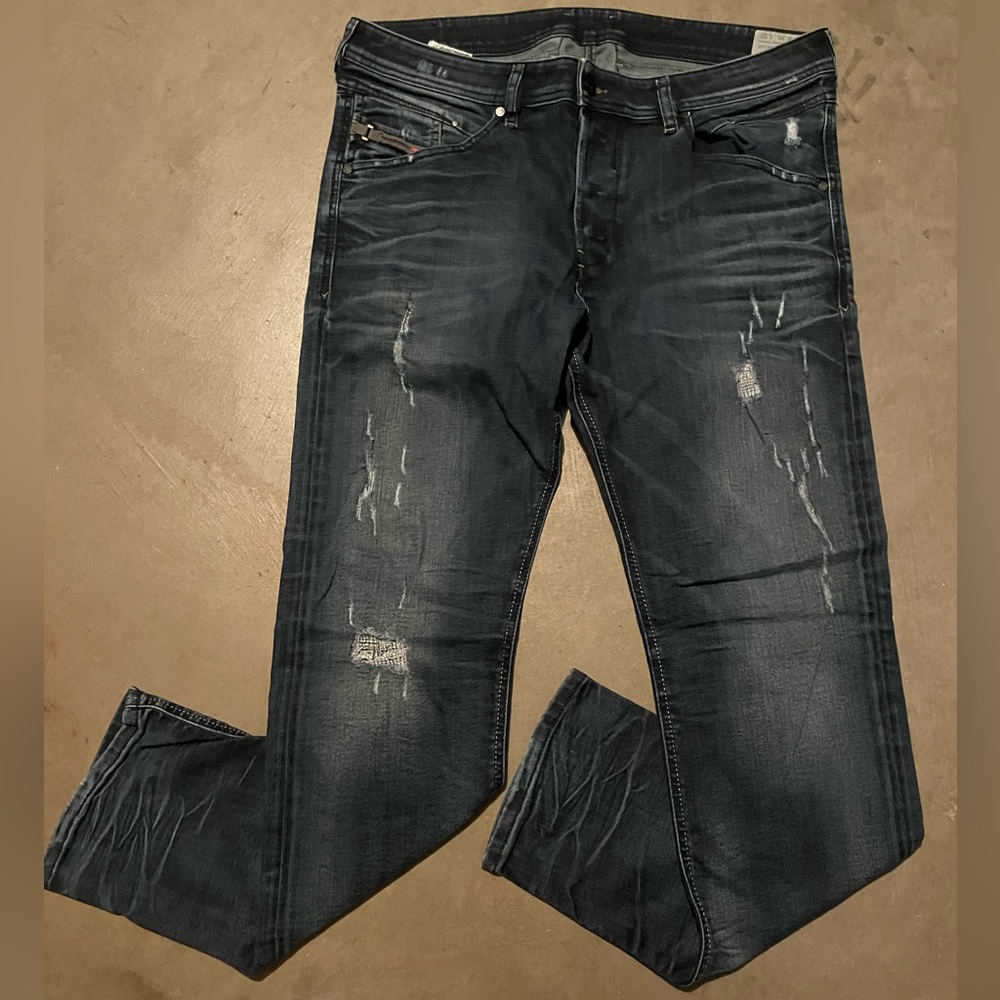 Men's Distressed Dark Wash Jeans - Classic Casual Style